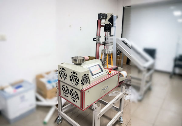 實(shí)驗(yàn)室吹膜機(jī)試機(jī)演示
